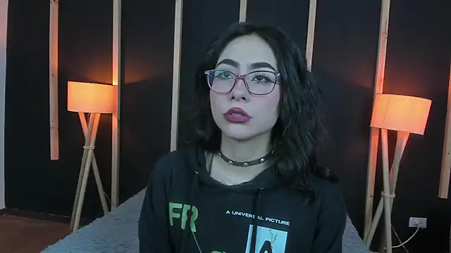 Snapshot of vampy_dolll chatting on 01/05/25, 01:04 vampy dolll online show from 01/05/25, 01:04