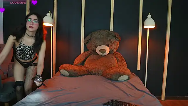 Snapshot of vampy_dolll chatting on 03/17/25, 09:02 vampy dolll online show from 03/17/25, 09:02