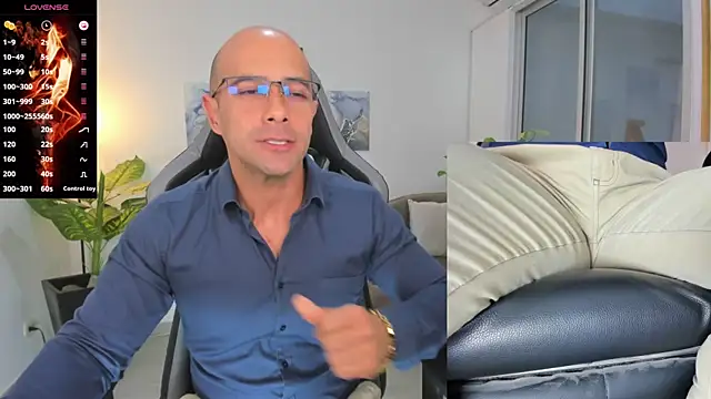 Snapshot of ryan_master_ chatting on 12/31/24, 11:20 ryan master online show from 12/31/24, 11:20