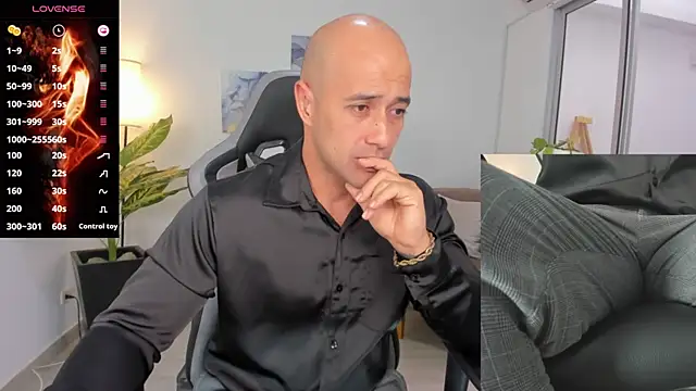 Snapshot of ryan_master_ chatting on 01/09/25, 12:19 ryan master online show from 01/09/25, 12:19