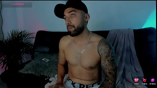 Snapshot of Sweet_and_caramel chatting on 03/06/25, 11:09 Sweet and caramel online show from 03/06/25, 11:09