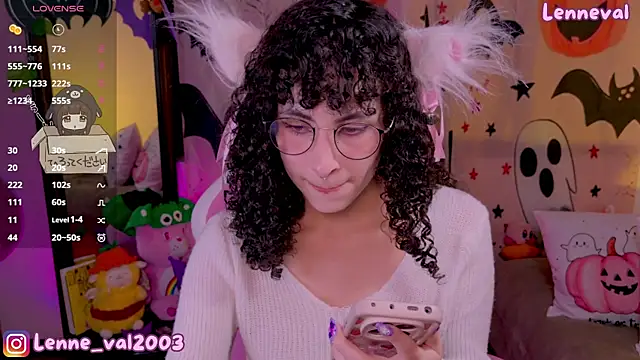 Snapshot of Lenneval1 chatting on 10/05/25, 02:10 Lenneval1 online show from 10/05/25, 02:10