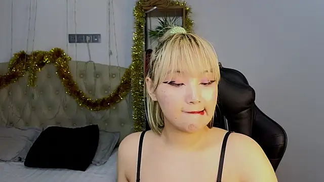 Milla Aheo online show from 12/19/24, 06:56