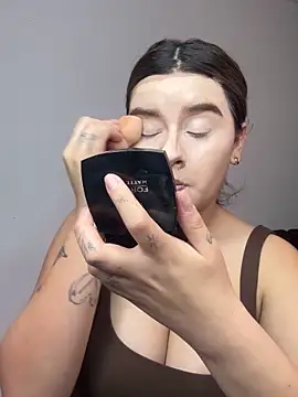 SaraBraun  online show from 12/18/25, 06:36