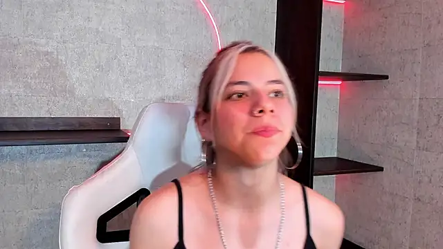 Snapshot of ArtemisaBlake chatting on 01/08/25, 09:12 ArtemisaBlake online show from 01/08/25, 09:12