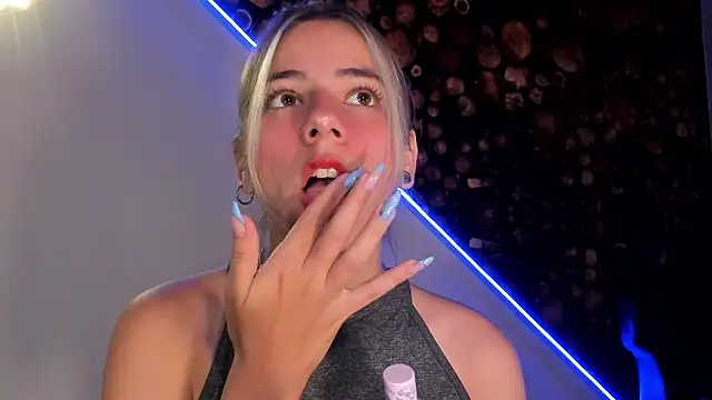 Snapshot of ArtemisaBlake chatting on 03/20/25, 04:31 ArtemisaBlake online show from 03/20/25, 04:31