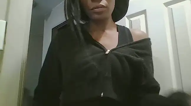 Snapshot of LuckiXCX chatting on 12/14/24, 12:12 LuckiXCX online show from 12/14/24, 12:12