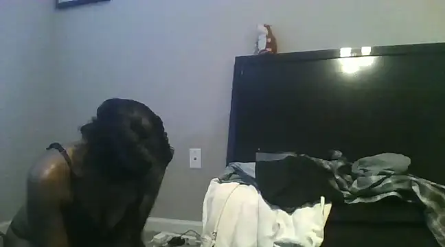 Snapshot of LuckiXCX chatting on 01/15/25, 05:15 LuckiXCX online show from 01/15/25, 05:15