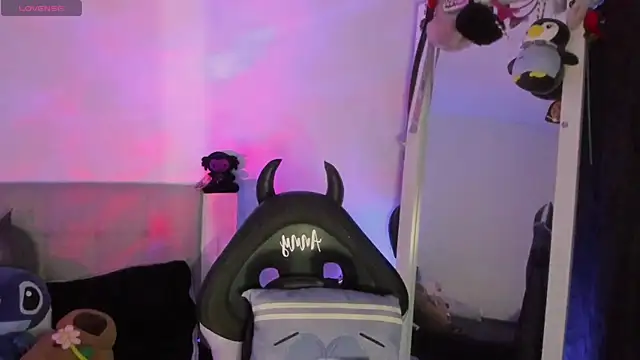 Snapshot of Any_Roussee chatting on 11/29/25, 03:20 Any Roussee online show from 11/29/25, 03:20