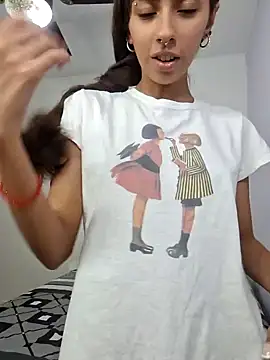 Snapshot of Jazmin-Cerezita chatting on 01/10/25, 10:25 Jazmin-Cerezita online show from 01/10/25, 10:25