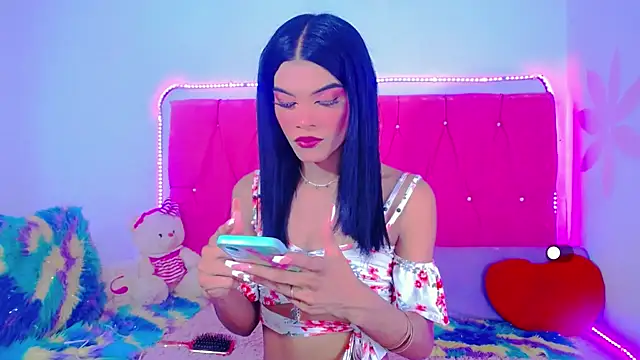 Snapshot of Theylor_Rouse chatting on 02/04/25, 01:13 Theylor Rouse online show from 02/04/25, 01:13