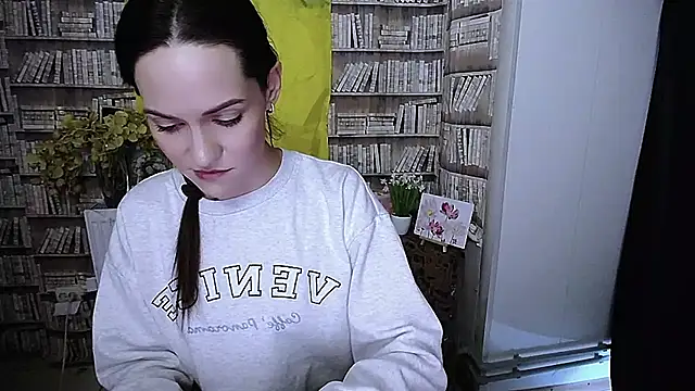 Snapshot of Lina_Star_S chatting on 11/24/25, 10:15 Lina Star S online show from 11/24/25, 10:15