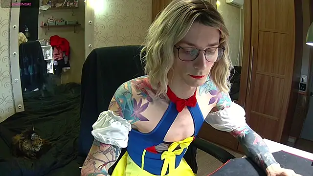 Snapshot of Julia_dolls chatting on 03/11/25, 05:13 Julia dolls online show from 03/11/25, 05:13