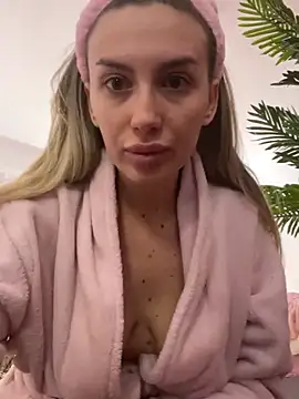 Snapshot of FelyJolie chatting on 01/19/25, 10:17 FelyJolie online show from 01/19/25, 10:17