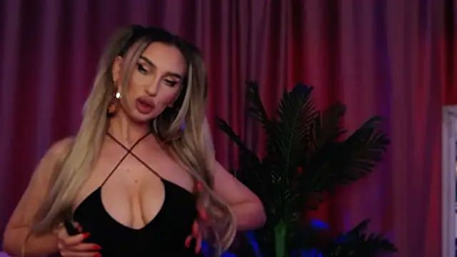 Snapshot of FelyJolie chatting on 01/21/25, 11:56 FelyJolie online show from 01/21/25, 11:56