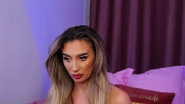 Snapshot of FelyJolie chatting on 01/22/25, 03:18 FelyJolie online show from 01/22/25, 03:18