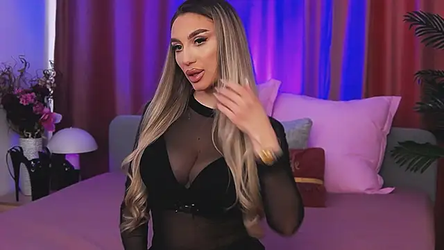 Snapshot of FelyJolie chatting on 03/10/25, 08:26 FelyJolie online show from 03/10/25, 08:26