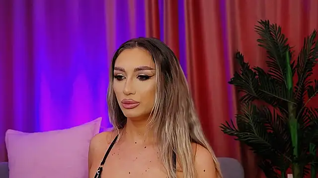 Snapshot of FelyJolie chatting on 03/18/25, 09:42 FelyJolie online show from 03/18/25, 09:42