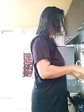 Snapshot of LunaOslon_sq chatting on 01/01/25, 05:11 LunaOslon sq online show from 01/01/25, 05:11