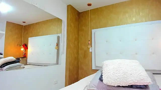 Milaspetite online show from 02/25/26, 08:07