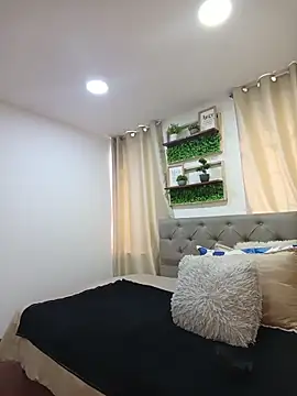 sasi luna online show from 04/14/26, 01:17