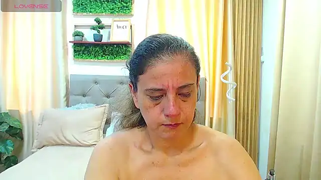 sasi luna online show from 06/28/26, 02:01