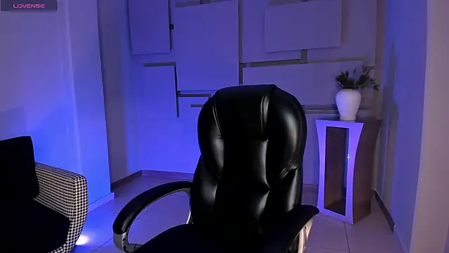 MiaFarrell  online show from 11/04/25, 06:07