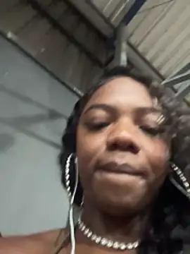 Snapshot of imsuziblack chatting on 11/12/25, 11:03 imsuziblack online show from 11/12/25, 11:03