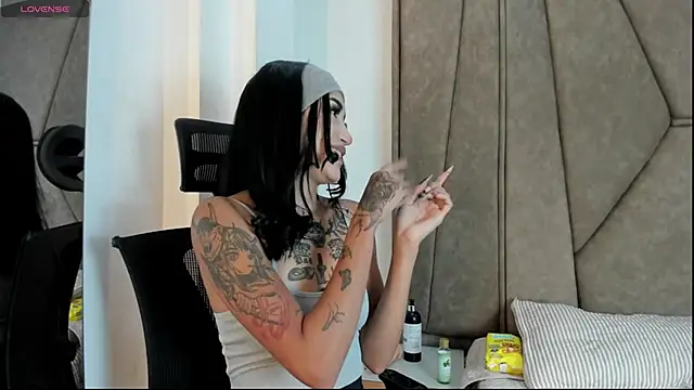 Snapshot of Cassie_howard_ chatting on 01/30/25, 08:21 Cassie howard online show from 01/30/25, 08:21