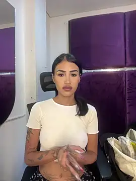 Snapshot of Cassie_howard_ chatting on 02/18/25, 03:42 Cassie howard online show from 02/18/25, 03:42