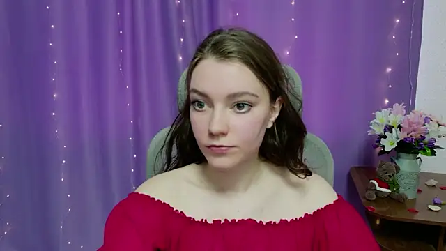 Lana  Cute  online show from 04/15/26, 01:40