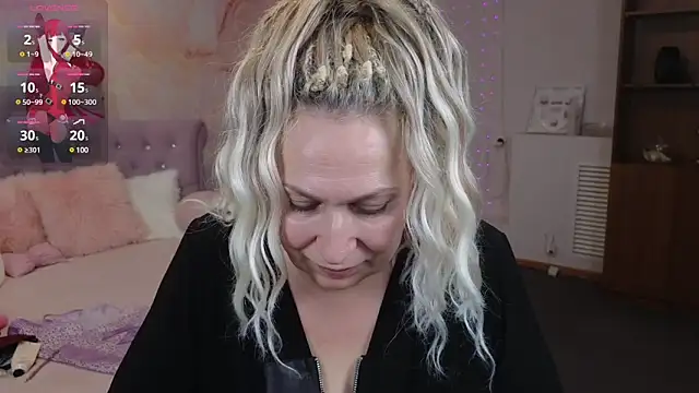 Penelope Pinky online show from 02/11/25, 08:42