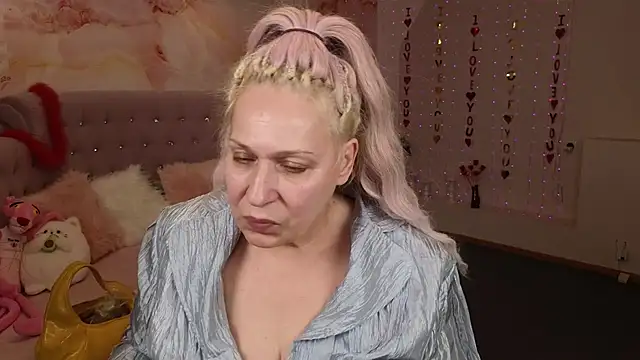 Penelope Pinky online show from 03/11/25, 05:46