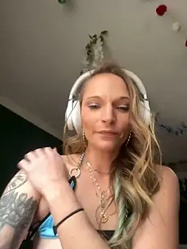 Snapshot of PrettiPluto chatting on 01/10/25, 06:17 PrettiPluto online show from 01/10/25, 06:17