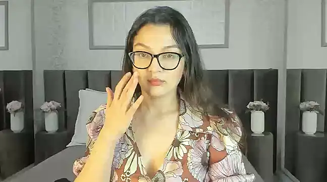 Snapshot of ZarifaBev chatting on 01/09/25, 08:11 ZarifaBev online show from 01/09/25, 08:11