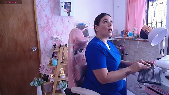 LucyanaSilva online show from 08/04/26, 04:53