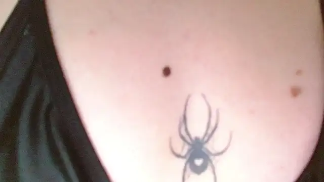 Snapshot of littleshydoll chatting on 01/08/25, 02:35 littleshydoll online show from 01/08/25, 02:35