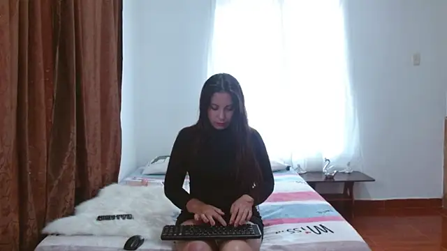 Snapshot of littleshydoll chatting on 03/08/25, 08:25 littleshydoll online show from 03/08/25, 08:25