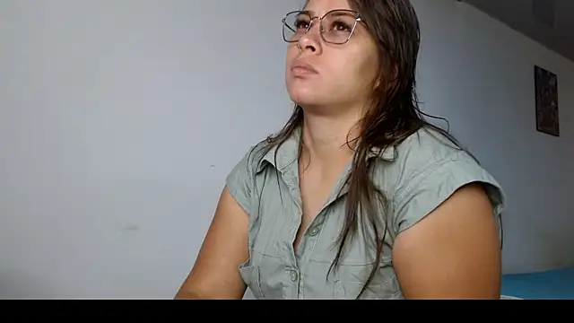 Snapshot of Paloma_Desire chatting on 11/19/25, 01:00 Paloma Desire online show from 11/19/25, 01:00