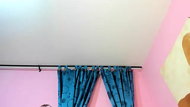 miss--flora online show from 11/26/25, 02:07