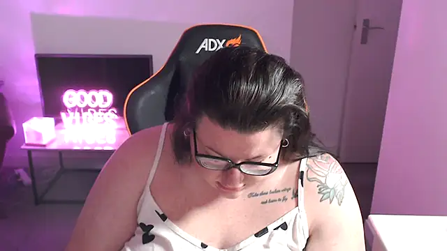 Snapshot of StrawberrySexx chatting on 12/18/24, 07:36 StrawberrySexx online show from 12/18/24, 07:36