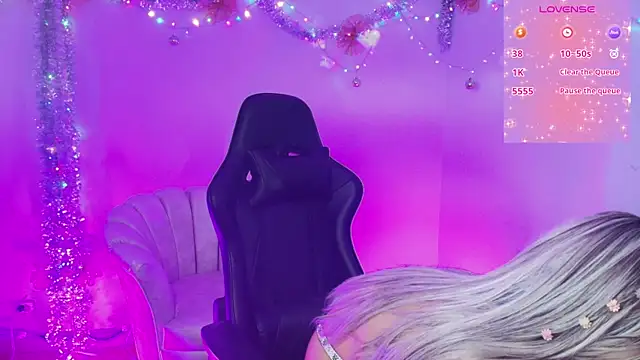 Snapshot of EmmaJhonnsson chatting on 12/26/24, 08:00 EmmaJhonnsson online show from 12/26/24, 08:00