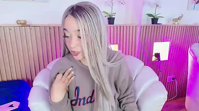 Snapshot of EmmaJhonnsson chatting on 03/08/25, 02:55 EmmaJhonnsson online show from 03/08/25, 02:55