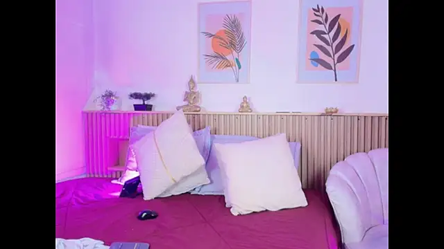 Snapshot of EmmaJhonnsson chatting on 03/08/25, 08:46 EmmaJhonnsson online show from 03/08/25, 08:46