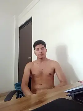 Snapshot of AlexP457 chatting on 04/13/26, 08:36 AlexP457 online show from 04/13/26, 08:36