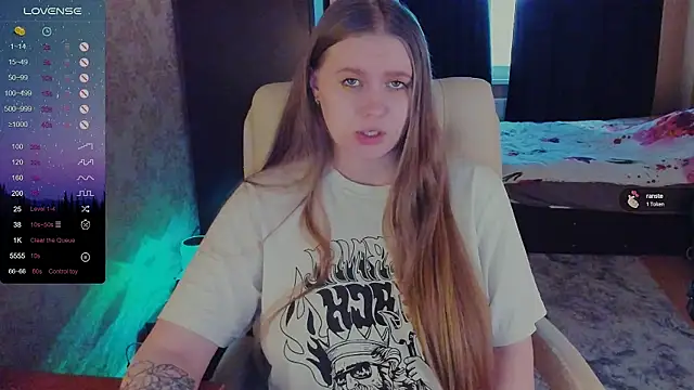 Snapshot of Alice_Dreamgirl_ chatting on 01/17/25, 08:45 Alice Dreamgirl online show from 01/17/25, 08:45