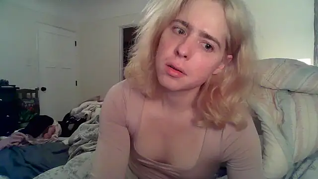 Snapshot of LucySaintJames chatting on 01/22/25, 03:29 LucySaintJames online show from 01/22/25, 03:29