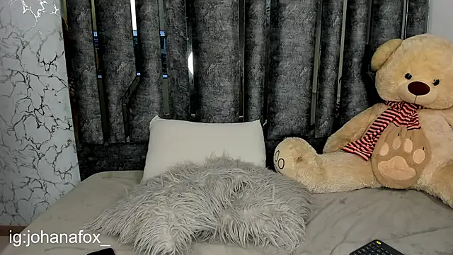johanafox  online show from 01/17/25, 06:04
