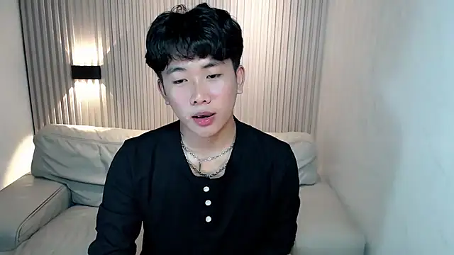 Snapshot of dangerzone0122 chatting on 10/05/25, 05:44 dangerzone0122 online show from 10/05/25, 05:44