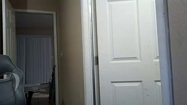 Huntzg23 online show from 04/05/26, 04:42